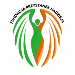 Logo Fundacji Przystanek Nadzieja: zielono-pomarańczowa postać z uniesionymi rękami, wpisana w kształt skrzydeł, z napisem „Fundacja Przystanek Nadzieja”